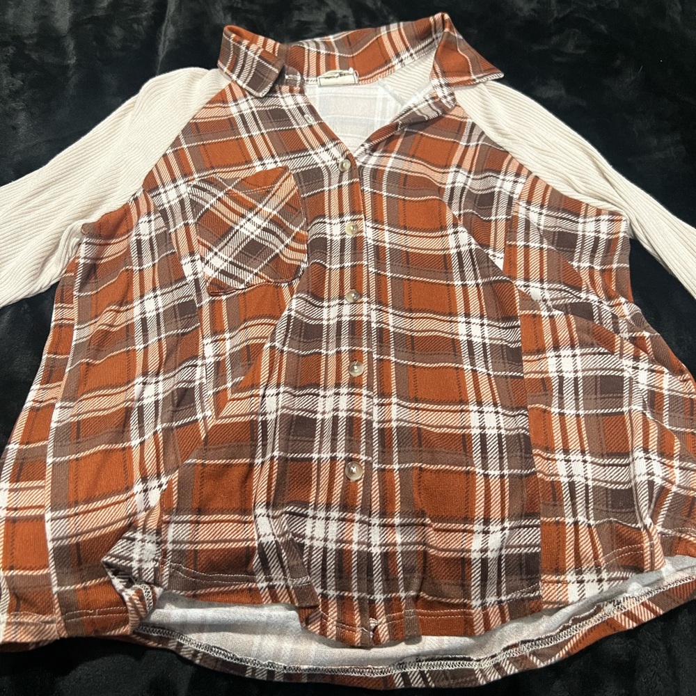 Modish Rebel from Buckle. Beautiful long Sleeve Blouse. Color orange. Size M.